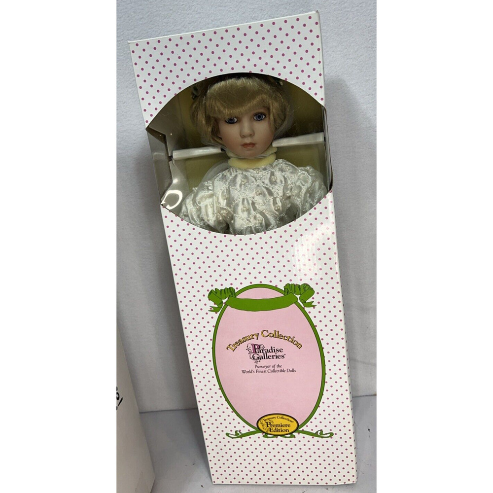 Paradise Galleries "Elizabeth Anne" Porcelain‎ Doll by Linda Mason
